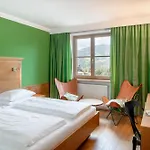 Familotel Amiamo Отель Целль-ам-Зе
