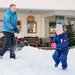 Familotel Amiamo Целль-ам-Зе