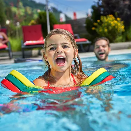 Familotel Amiamo Ξενοδοχείο 4*