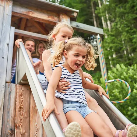 فاميلوتيل أميامو فندق زيل أم سي