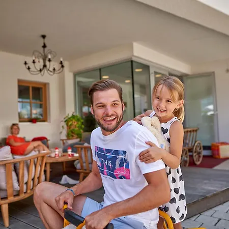 فندق فاميلوتيل أميامو 4*