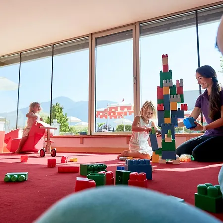 فاميلوتيل أميامو فندق 4*