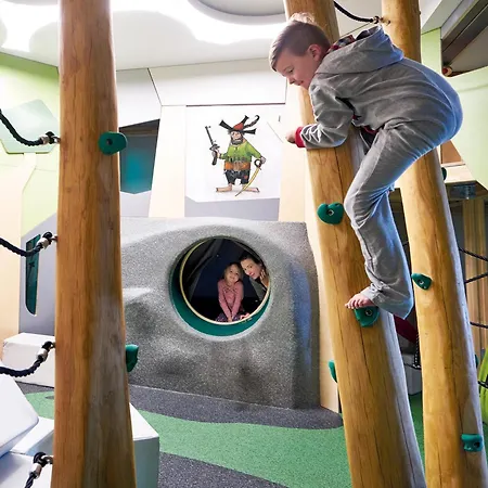 فاميلوتيل أميامو 4*