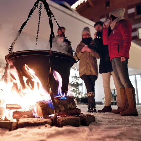 فاميلوتيل أميامو فندق 4*