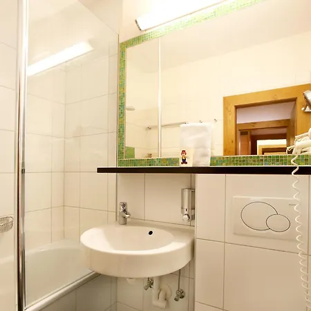 فاميلوتيل أميامو فندق 4*