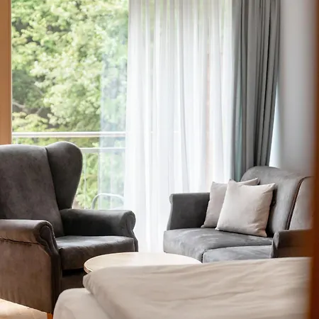Familotel Amiamo Отель Целль-ам-Зе