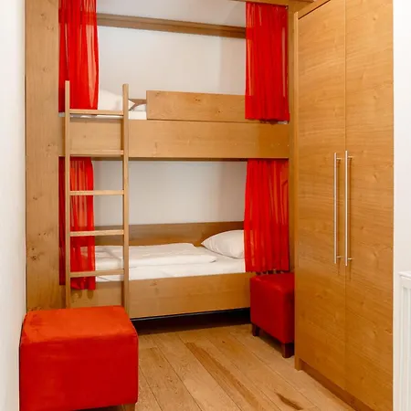 Familotel Amiamo Отель Целль-ам-Зе