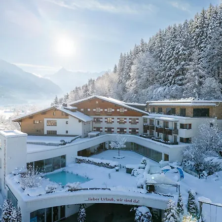 Familotel Amiamo Отель Целль-ам-Зе